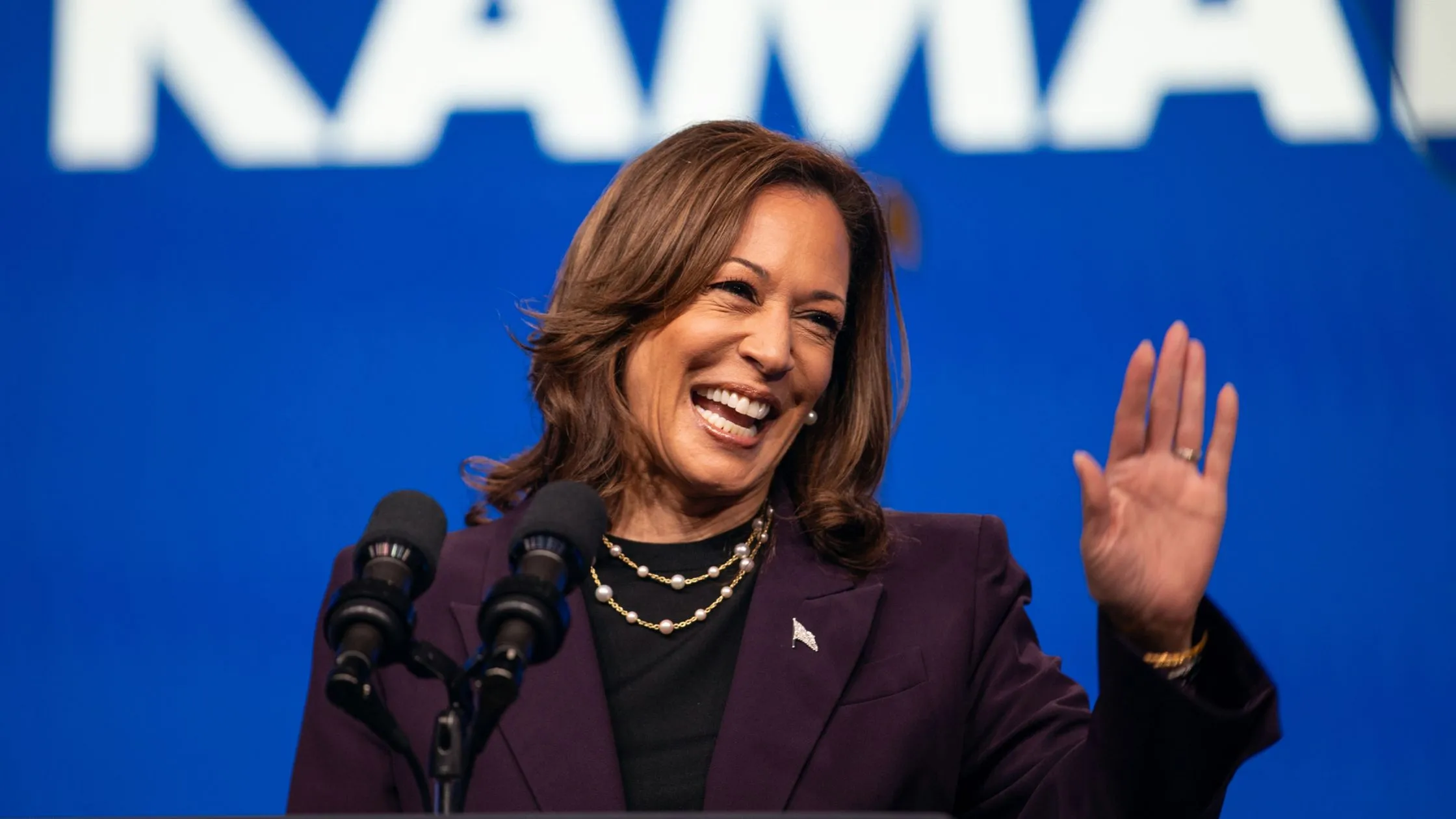 Kamala Harris Surprises on SNL: A Hilarious Mirror Moment with Maya Rudolph Before Election Day