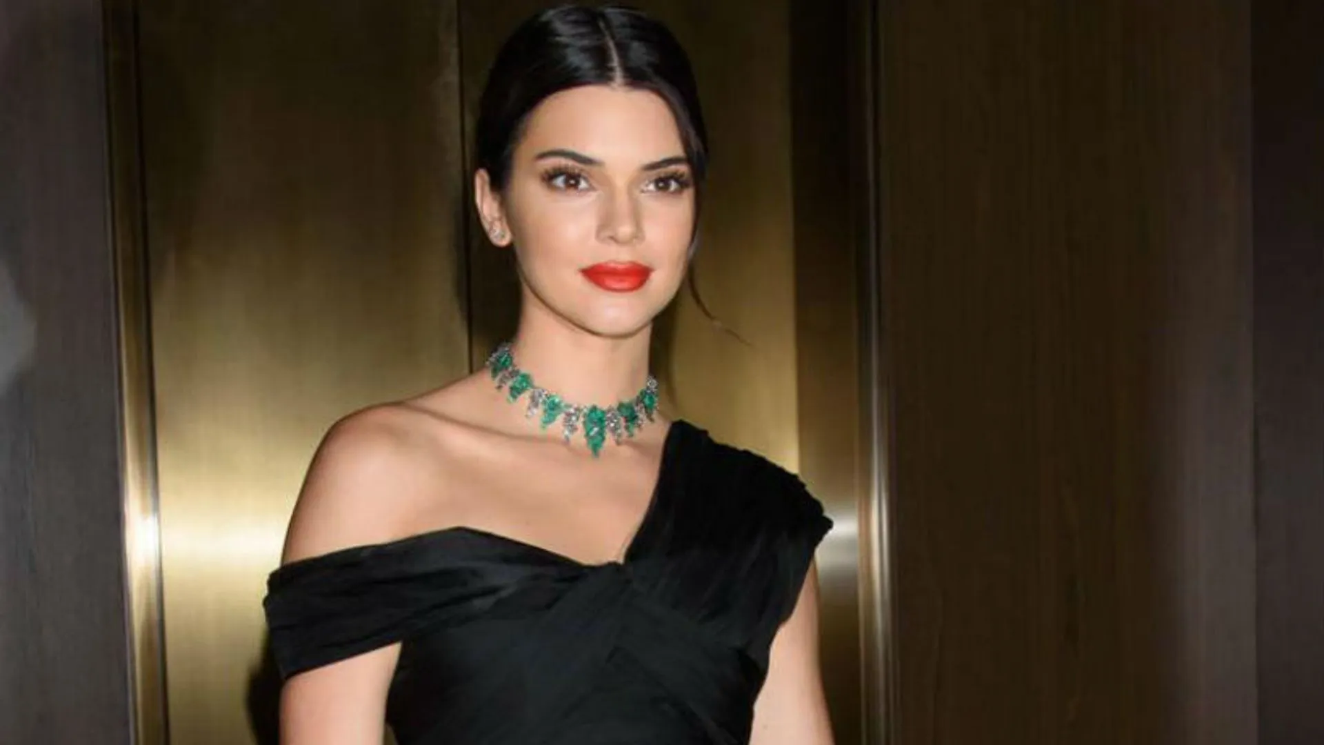 Kendall Jenner Stuns in Gen Z Fashion Trend: Is She the New Style Icon?