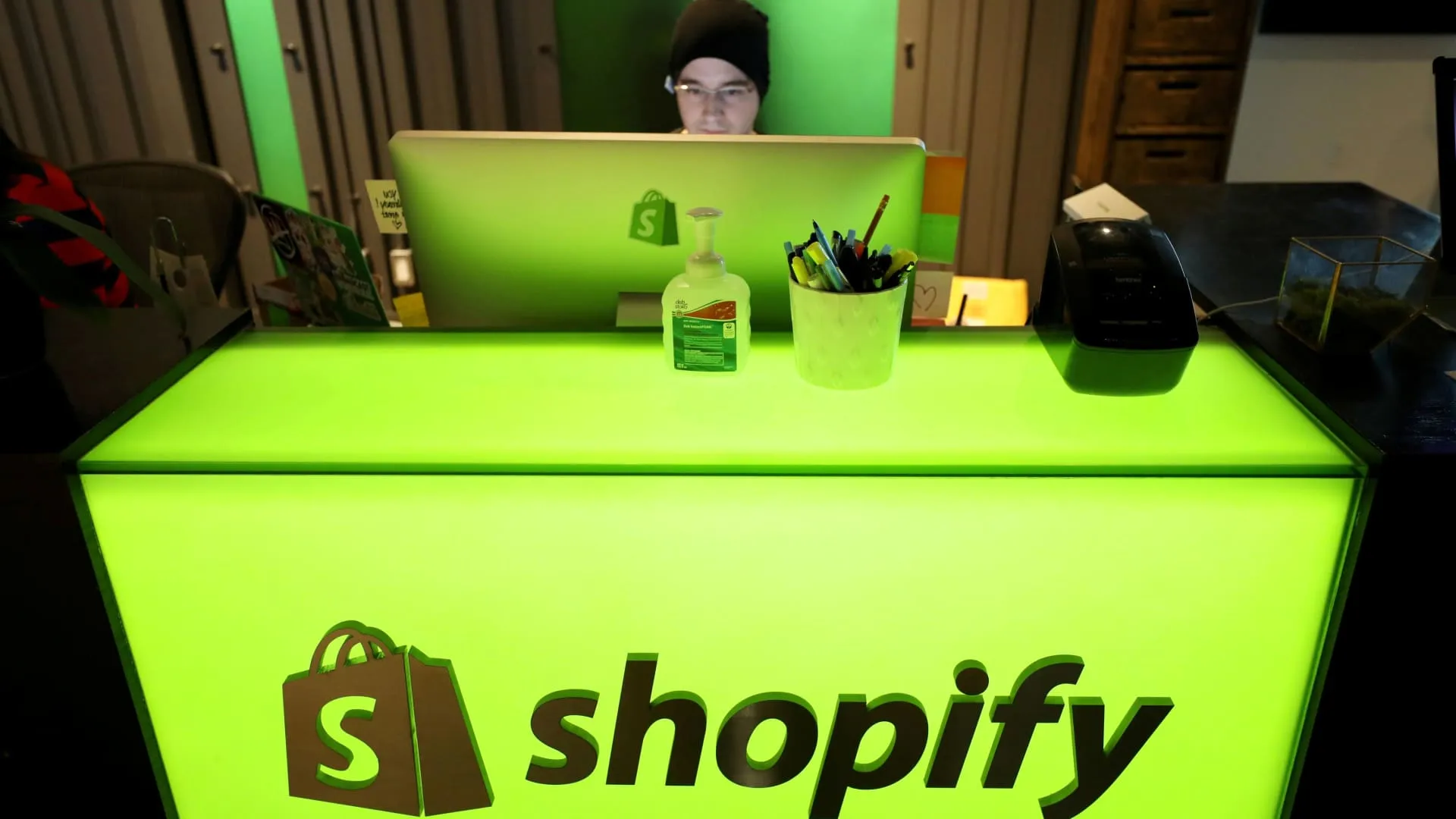 Shopify Stock Soars 25%: What You Need to Know About This E-Commerce Giant's Surge!