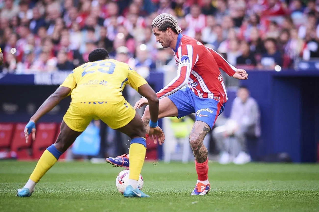 Simeone's Son Shines as Atlético Madrid Dominates Las Palmas 2-0!