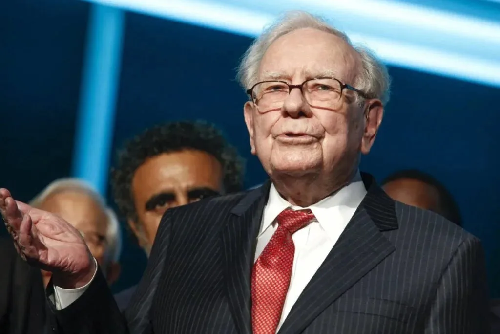 Warren Buffett's $166 Billion Warning: What Wall Street Needs to Know Now!