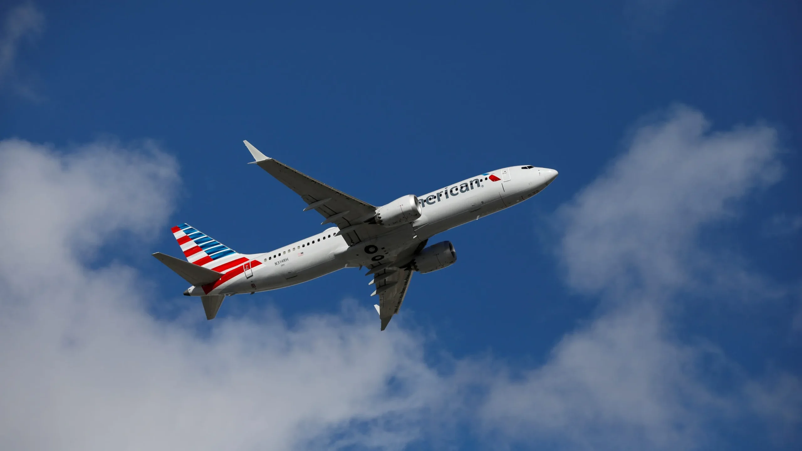 American Airlines Flights Grounded: Holiday Travel Chaos Strikes on Christmas Eve!