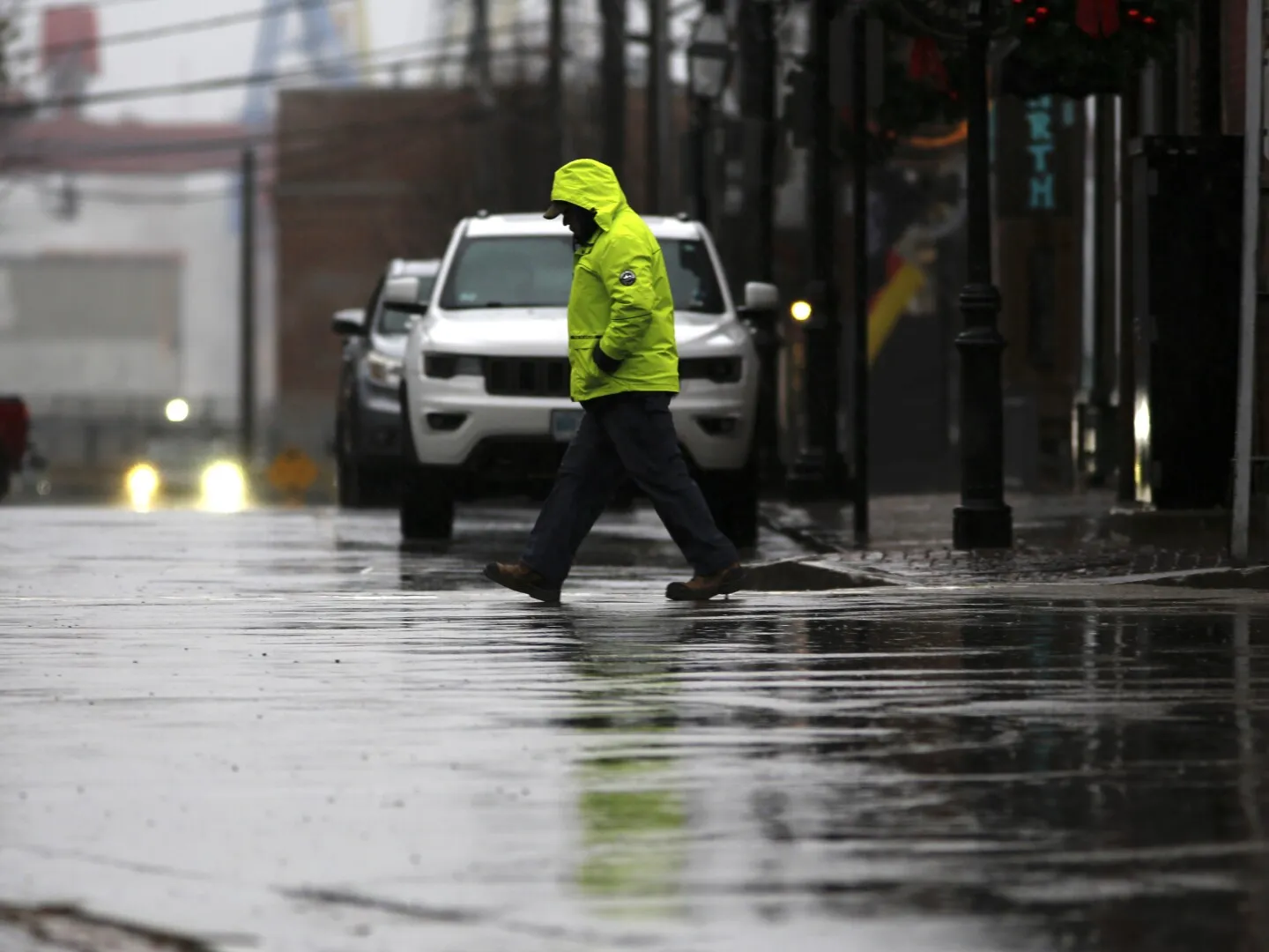 'Bomb Cyclone' to Unleash Fury on East Coast: Torrential Rains and Powerful Winds Expected
