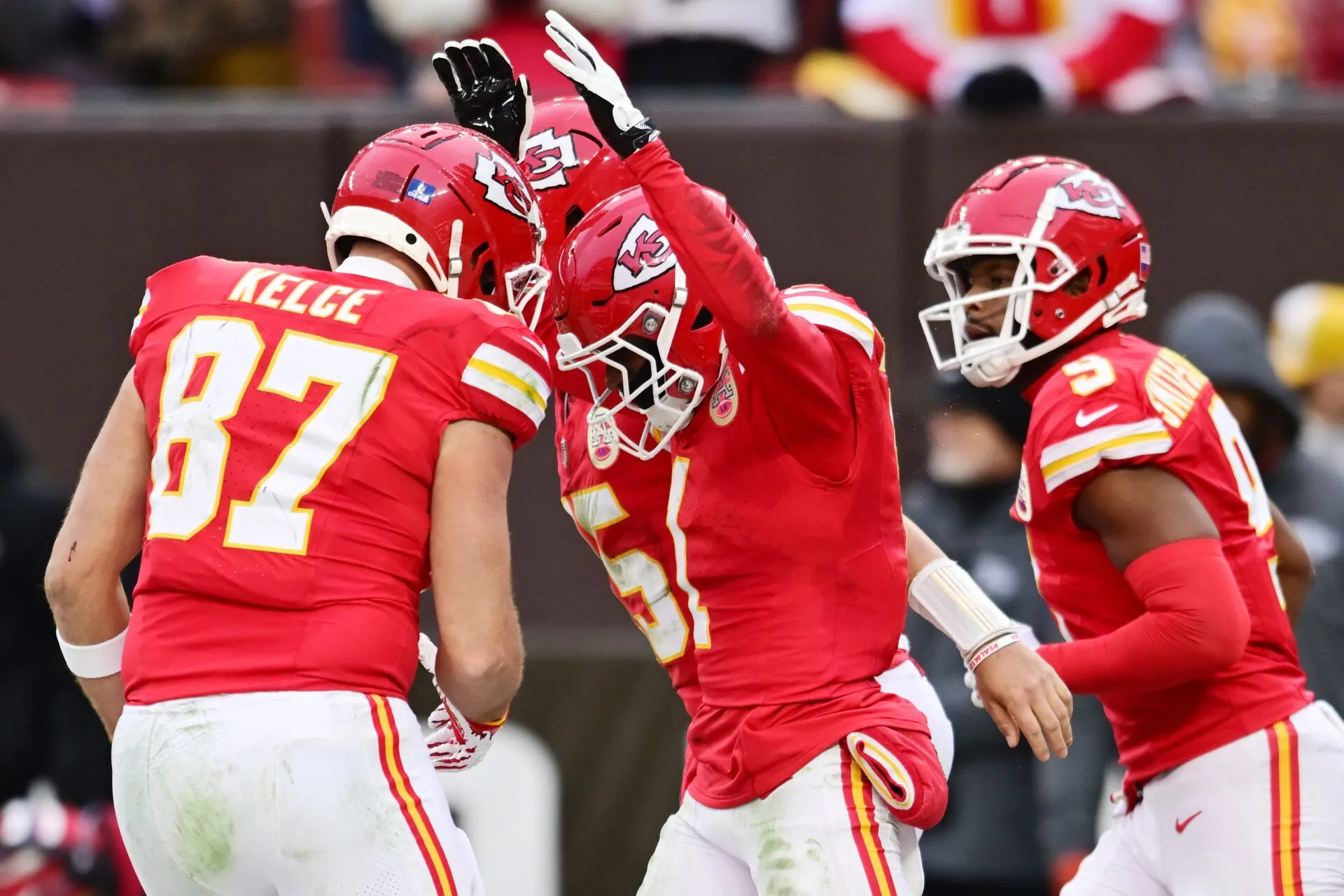 Chiefs Dominate Texans: Mahomes Shines in 27-19 Victory!