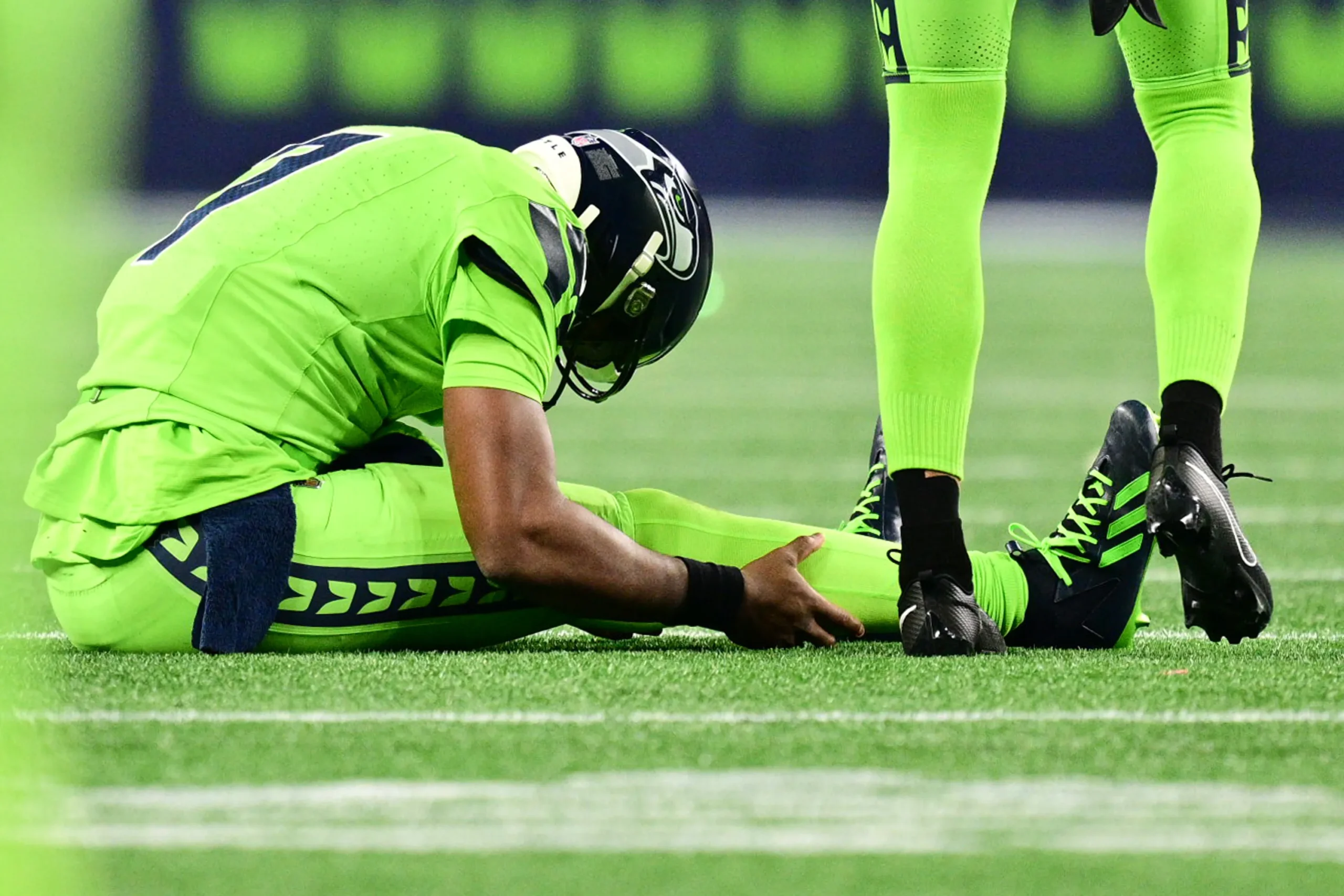 Geno Smith's Injury: A Devastating Blow to Seahawks' Playoff Hopes!