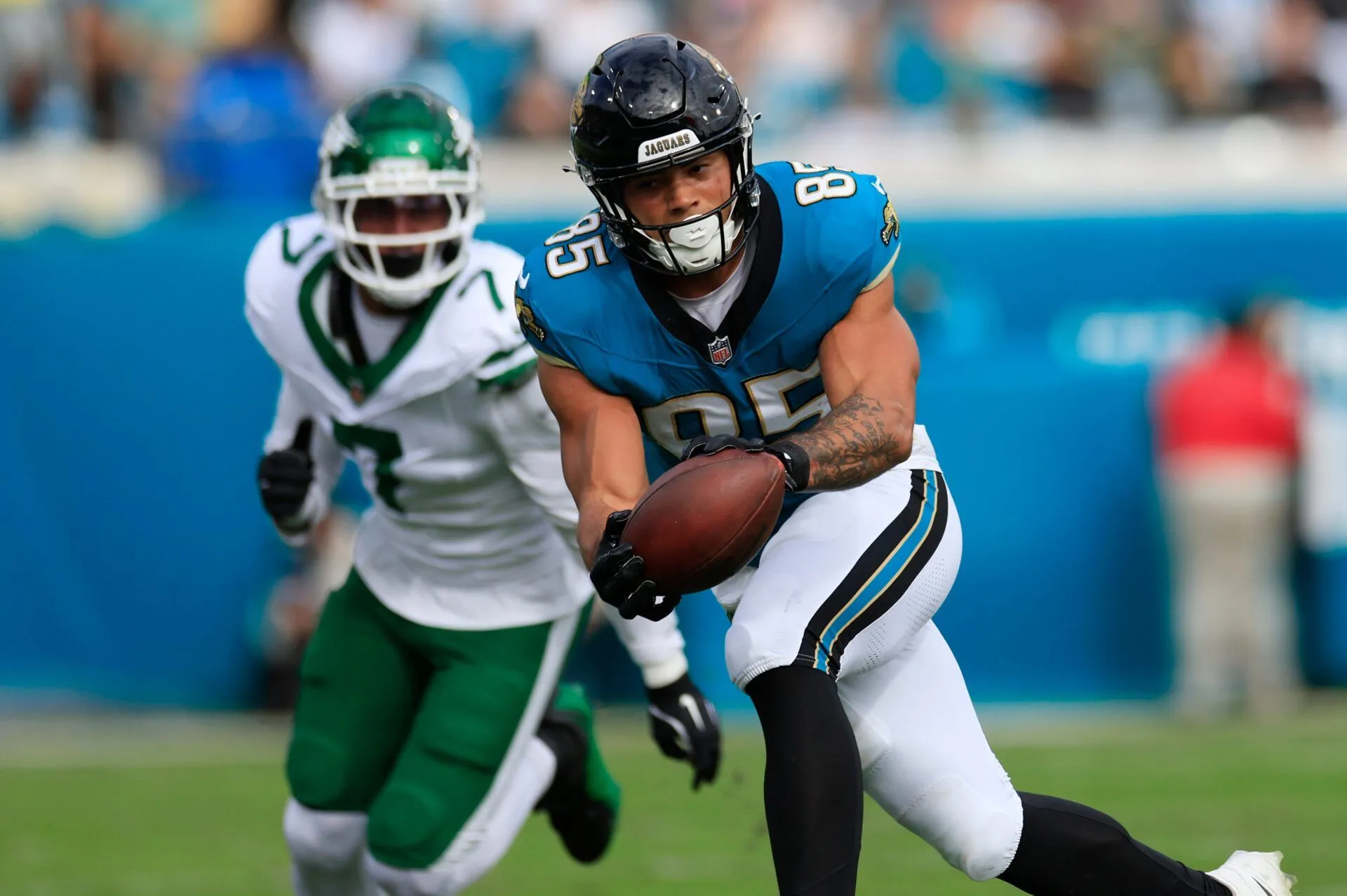 Jaguars vs. Raiders: A Clash of Struggling Titans in a Must-Win Showdown!