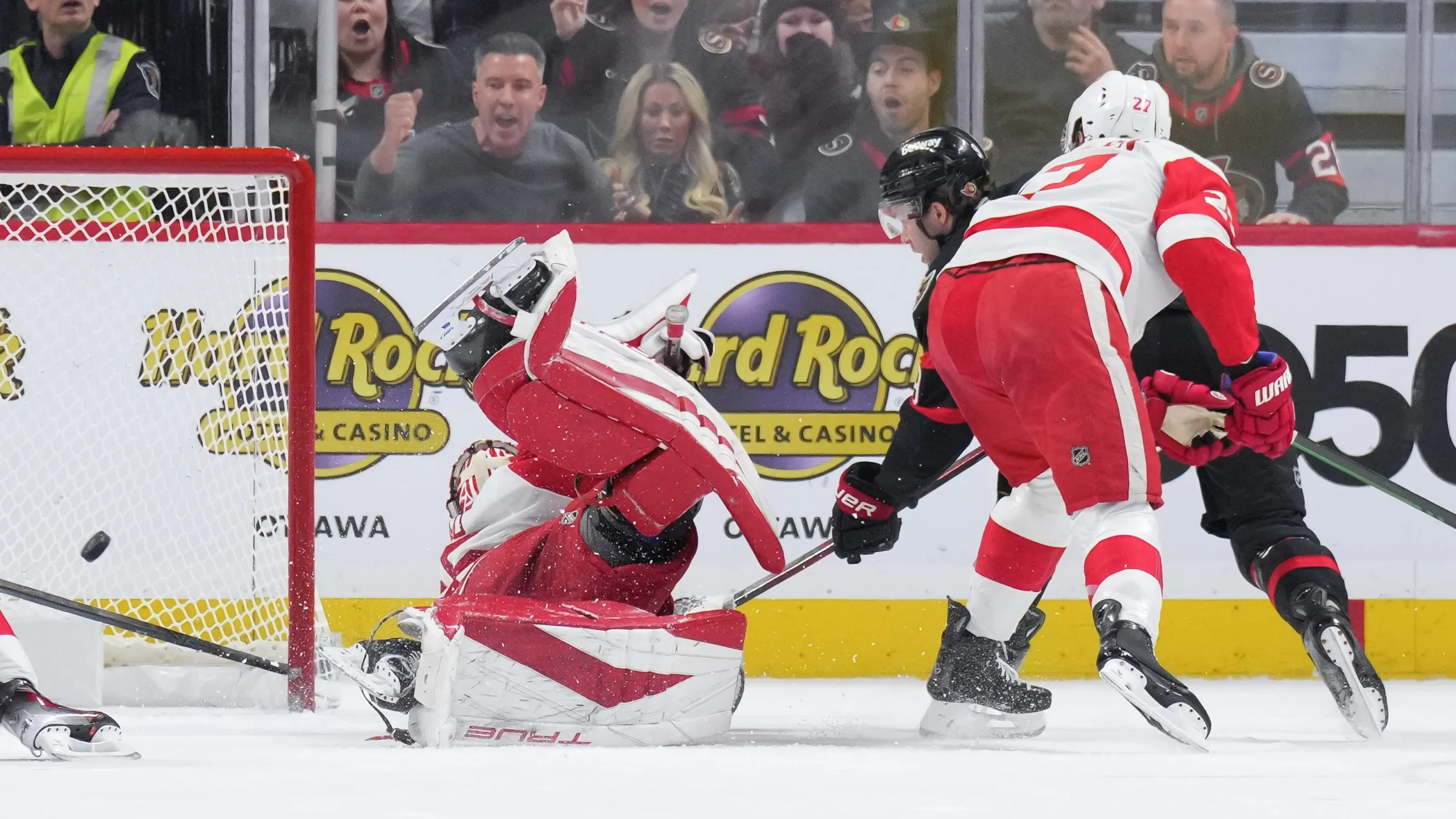 Last-Minute Heroics: Norris Lifts Senators Over Red Wings in Thrilling 2-1 Finish