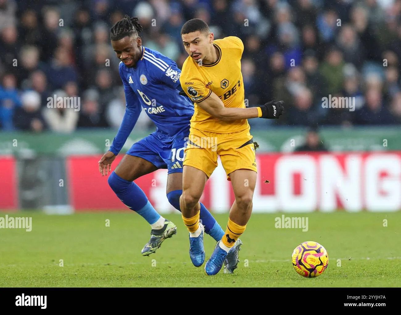 Wolves' Stunning 3-0 Victory Over Leicester: A Christmas Gift for Pereira!