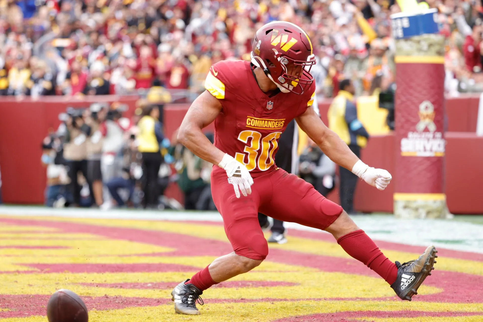 Austin Ekeler: The Fantasy Football Star Ready to Dominate in 2025!