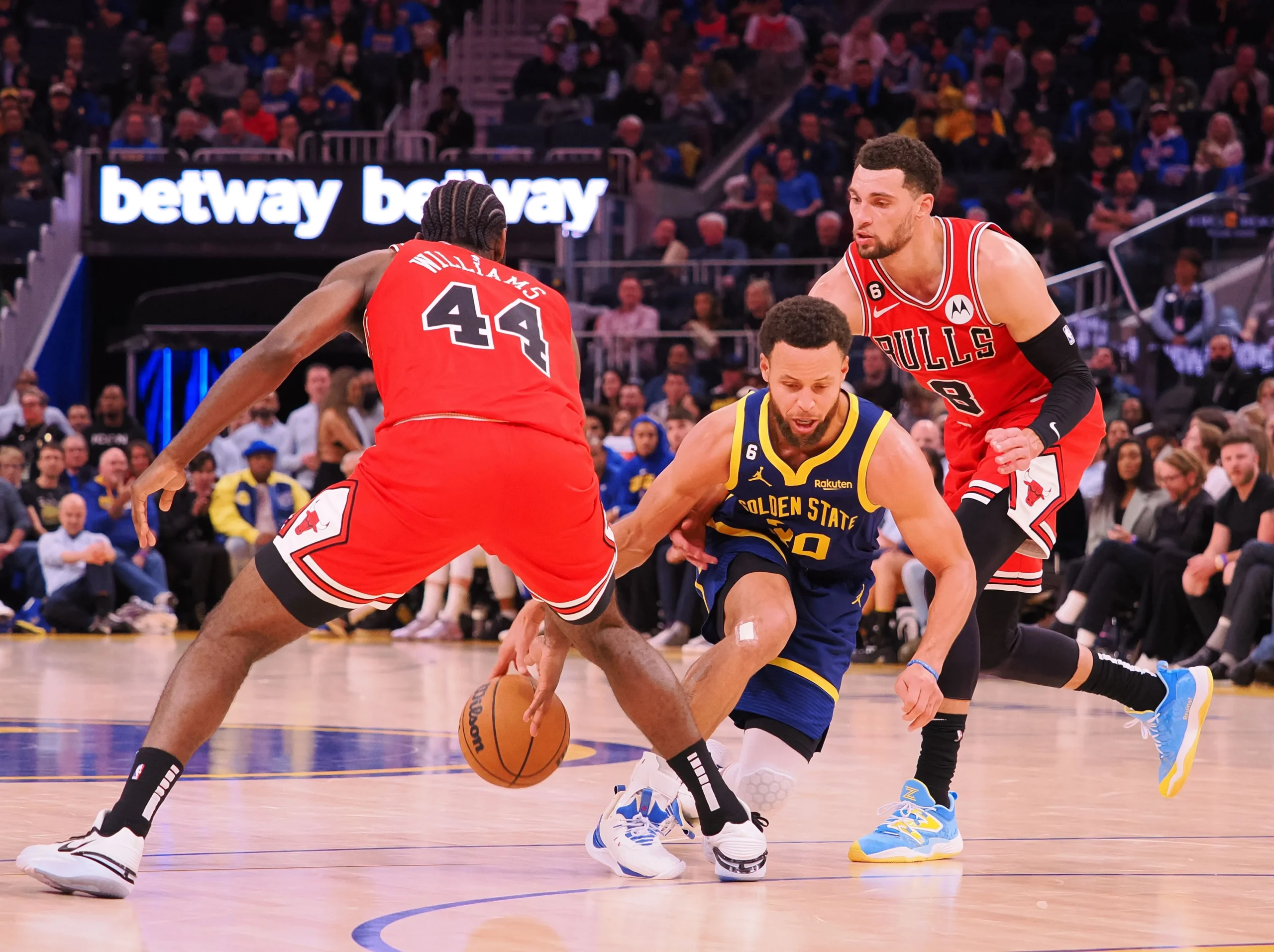 Clash of Titans: Bulls and Warriors Battle for NBA Supremacy!