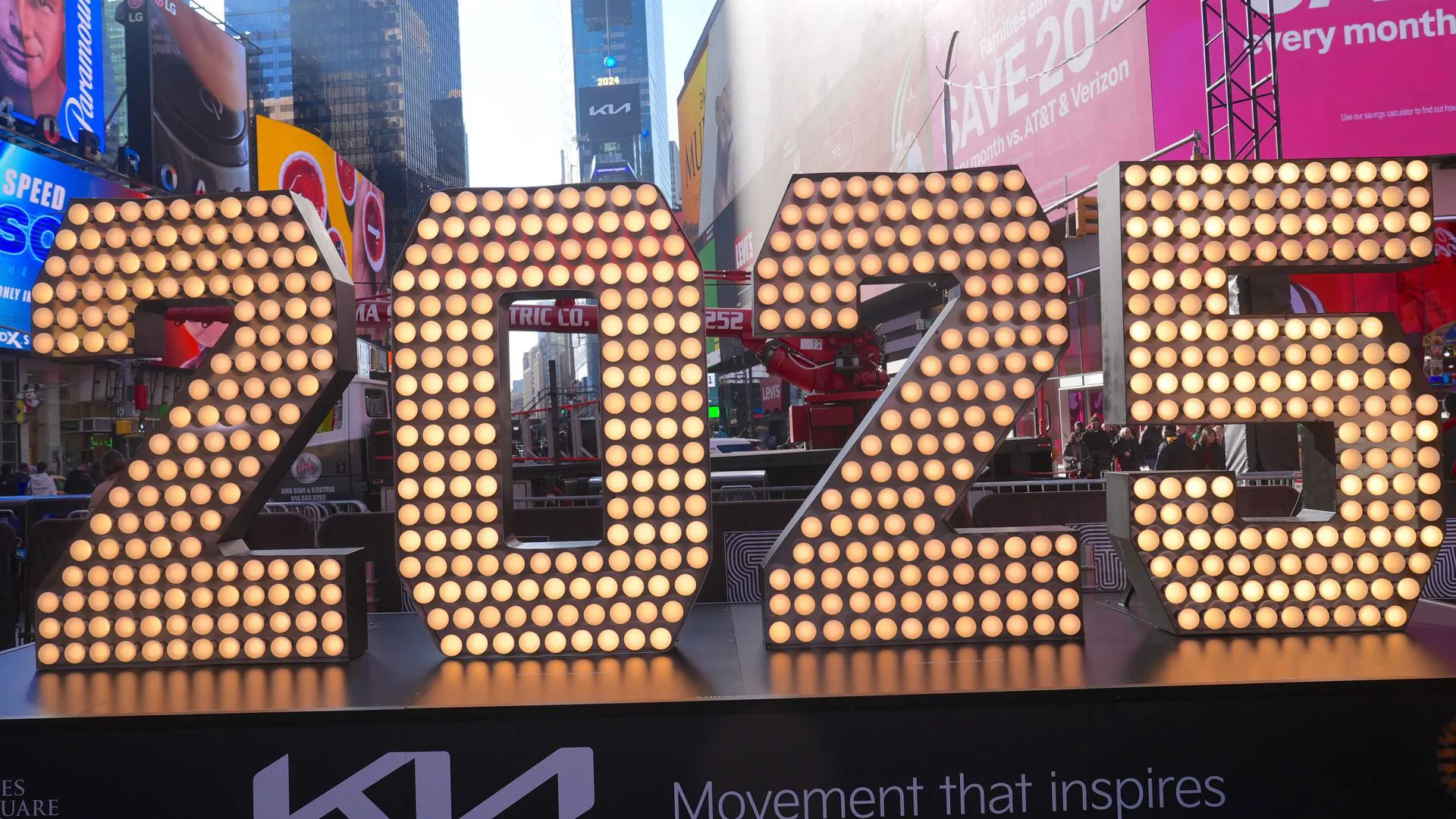 Don't Miss It! Your Ultimate Guide to Watching the Ball Drop This New Year's Eve