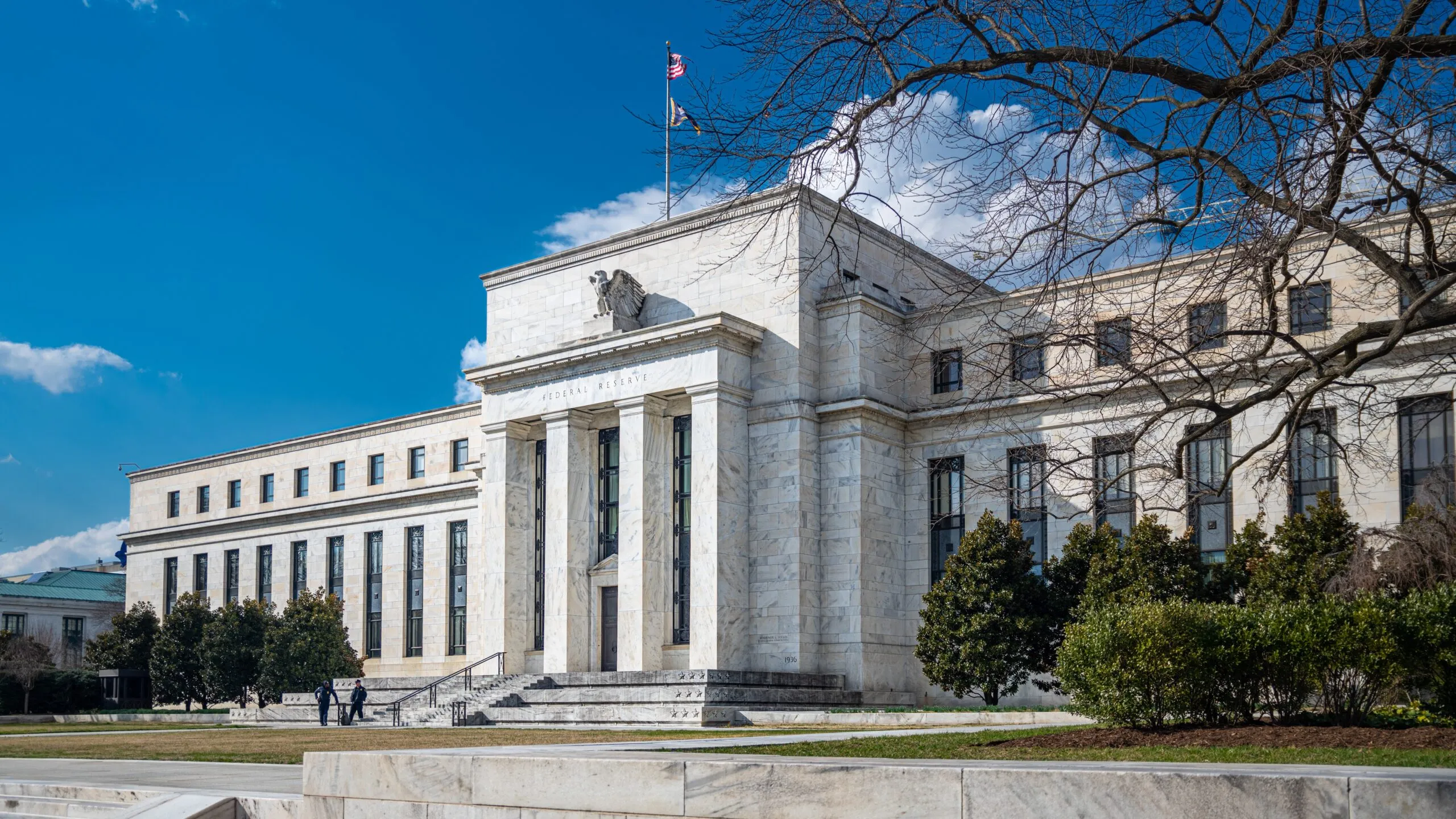 Fed's Bold Move: Interest Rates Steady Amid Economic Uncertainty!