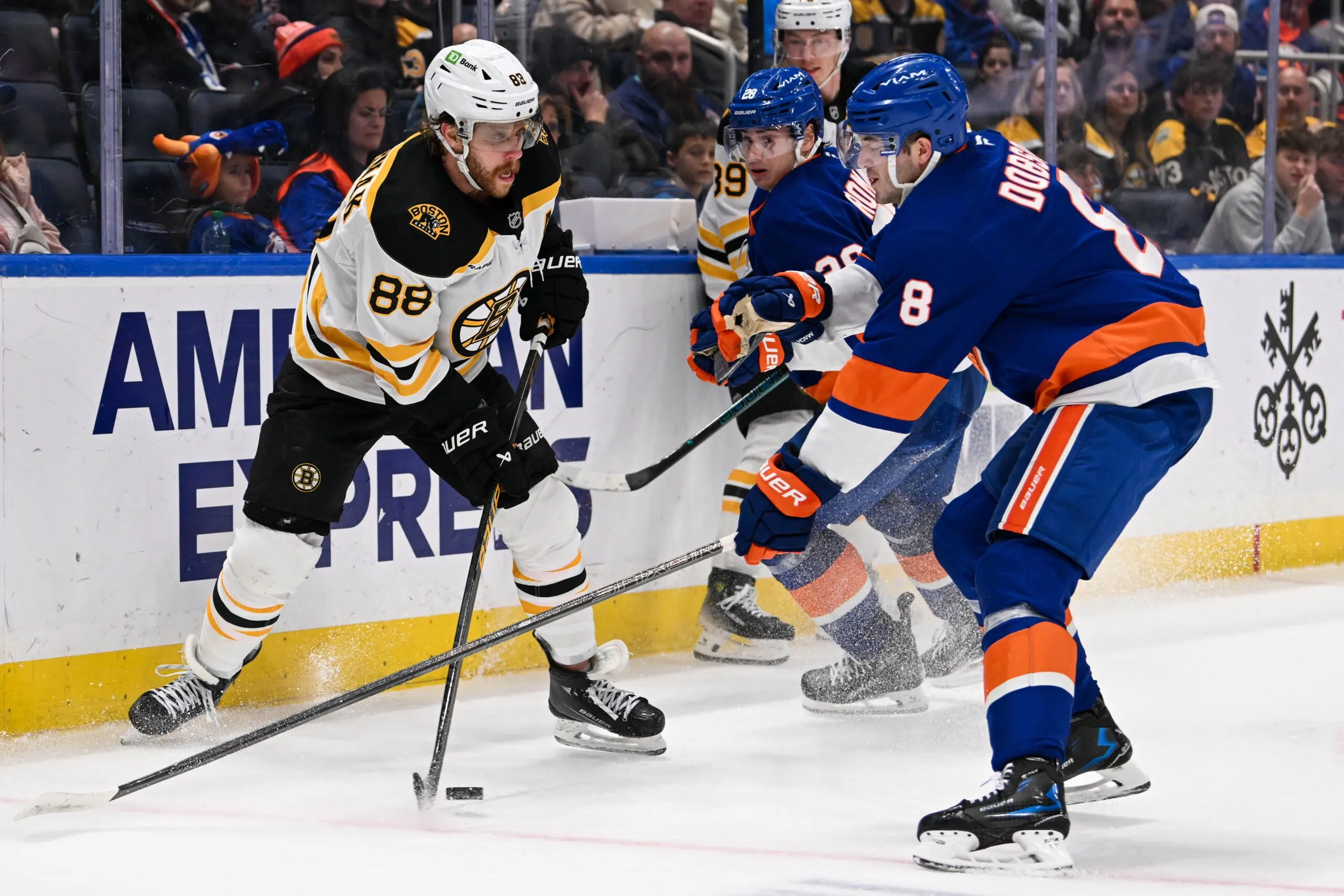 Islanders Look to Break Losing Streak Against Resurgent Bruins