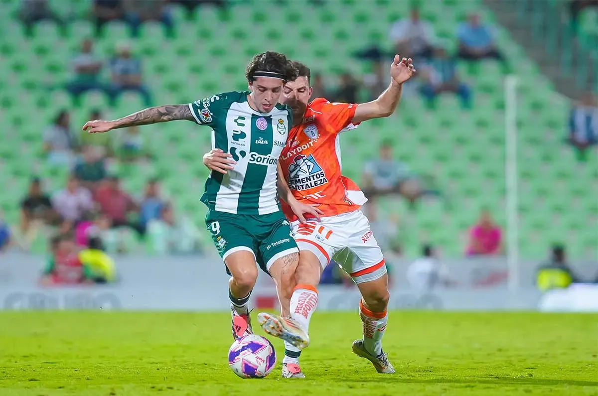 Pachuca Triumphs Over Santos: A Thrilling 2-1 Victory Shakes Liga MX!