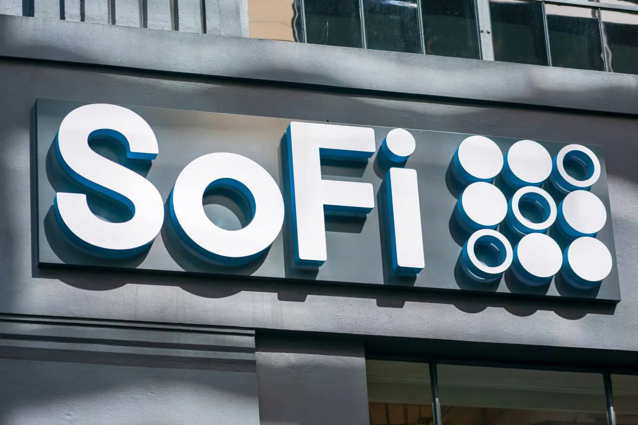 SoFi Stock: Is This the Best Time to Buy or Should Investors Be Worried?