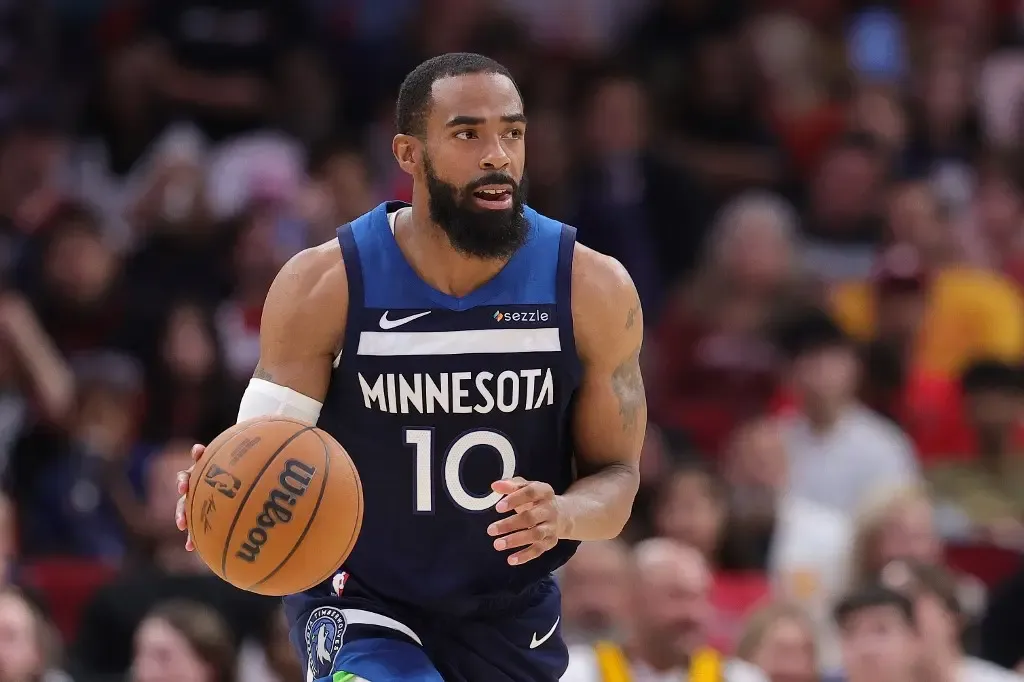 Timberwolves Dominate Magic: A 104-89 Victory Marks Their Third Straight Win!
