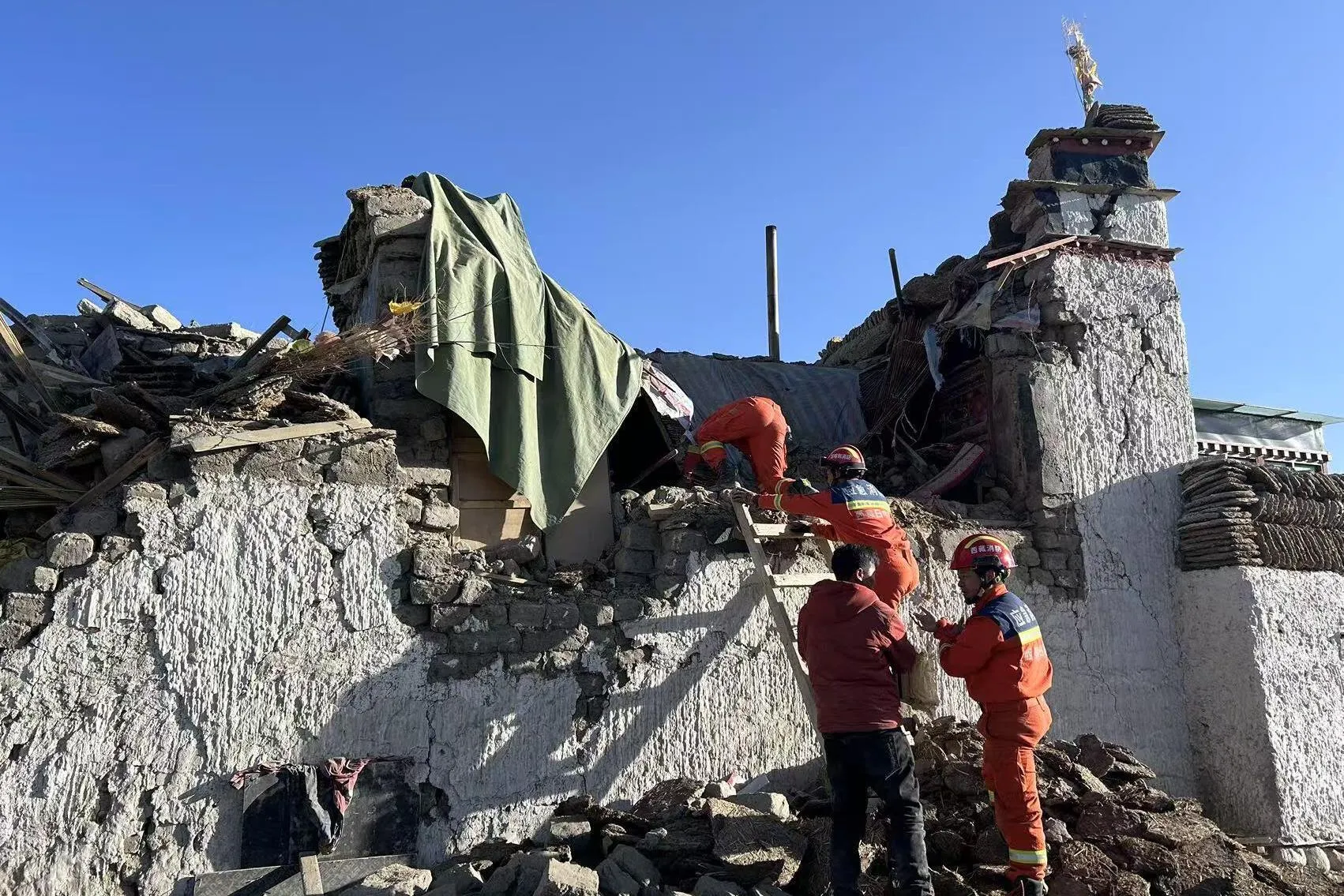 Tragedy Strikes: 7.1 Magnitude Earthquake Devastates Tibet, Leaving Hundreds Dead