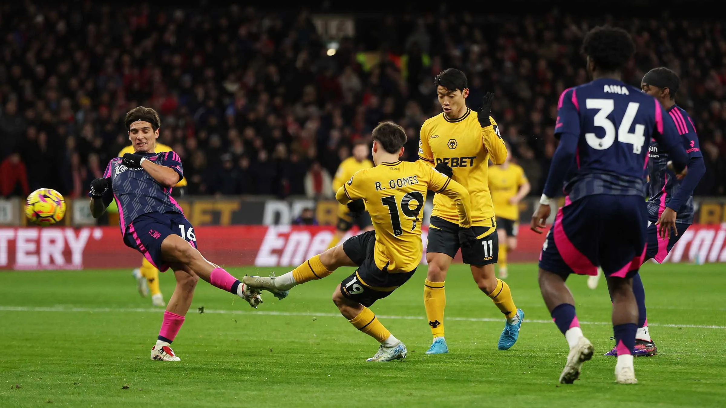 Wolves vs Nottingham Forest: Can the Reds Extend Their Winning Streak?