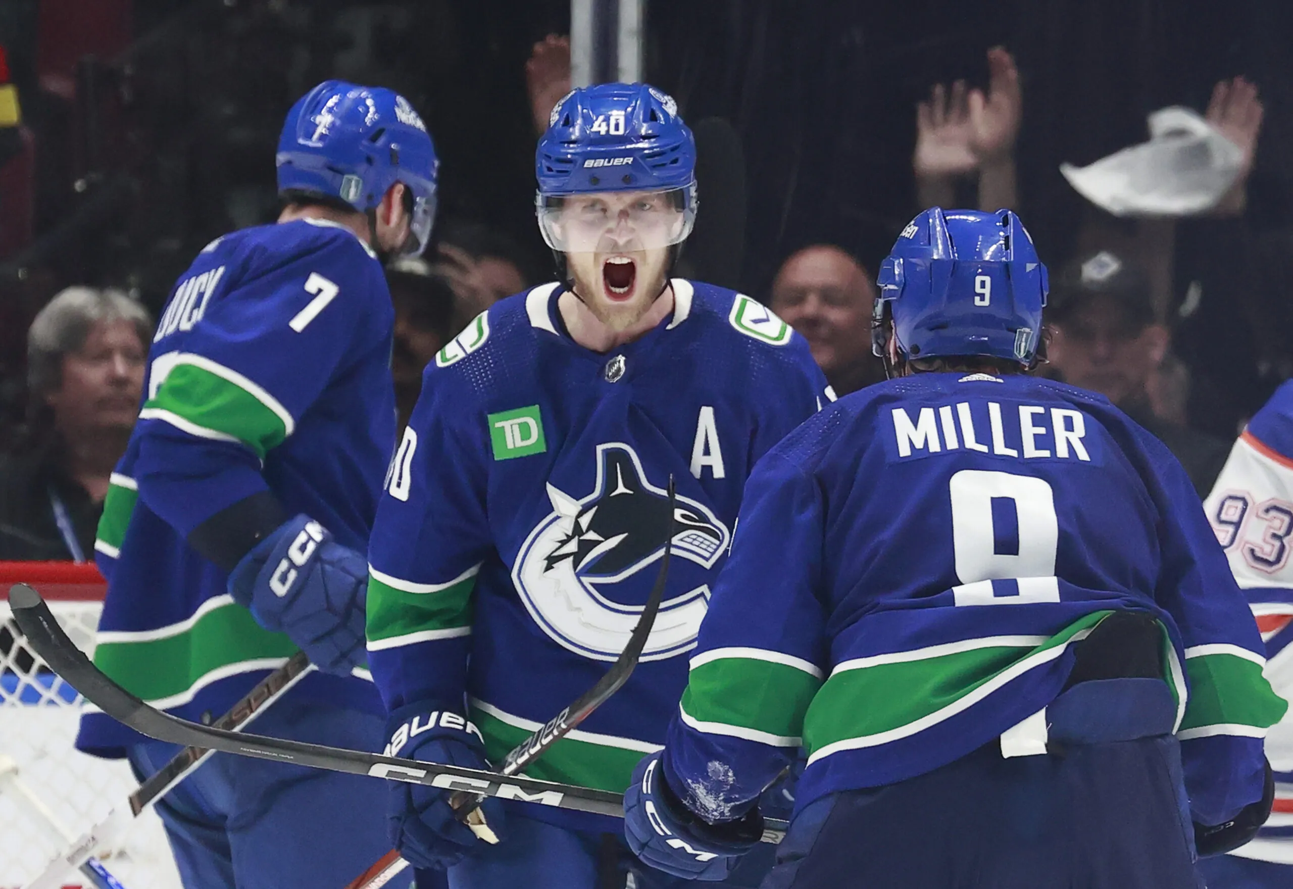 Canadiens Dominate Canucks: Slafkovsky Shines in 4-2 Victory!