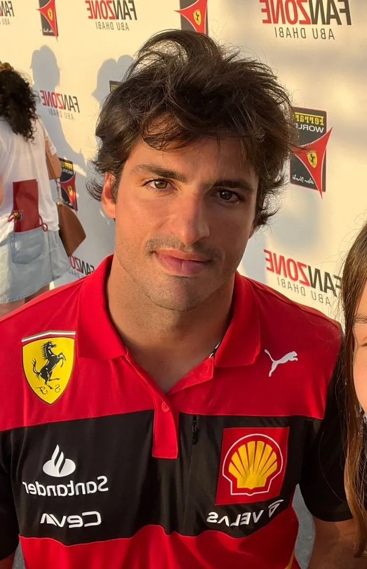 Carlos Sainz's Girlfriend: Meet the Woman Behind the F1 Star's Success!