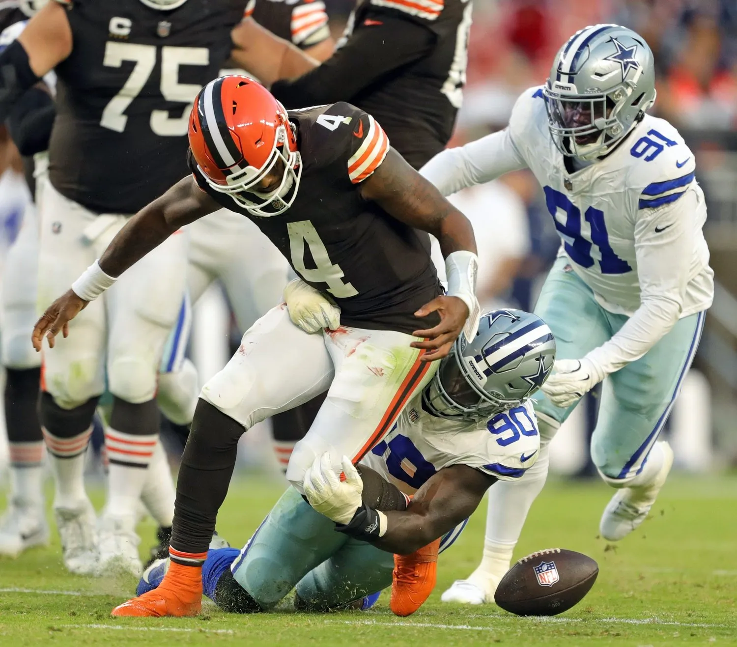 DeMarcus Lawrence's Future in Jeopardy: Will He Join NFC East Rivals?