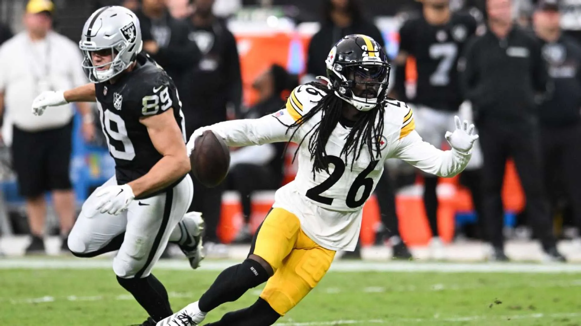 Donte Jackson Shines: The Cornerback Everyone's Talking About!