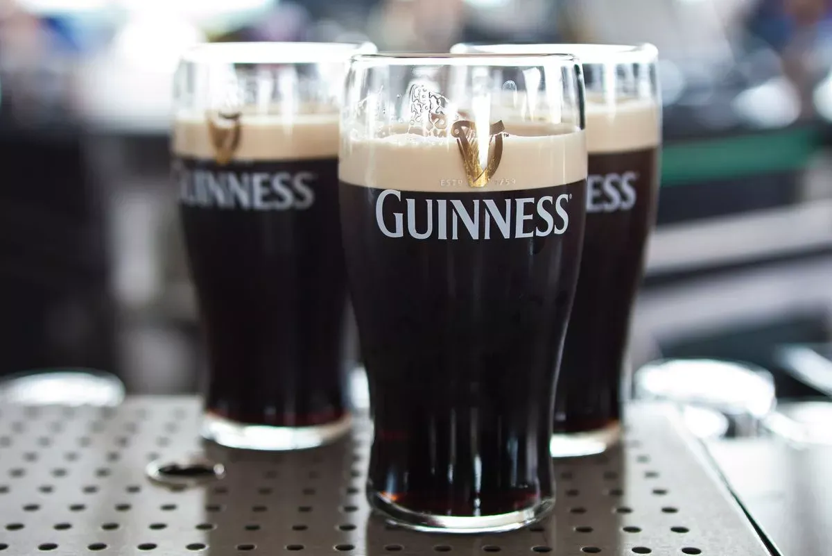 Guinness Craze: Why Everyone in America is Raising a Glass Right Now!