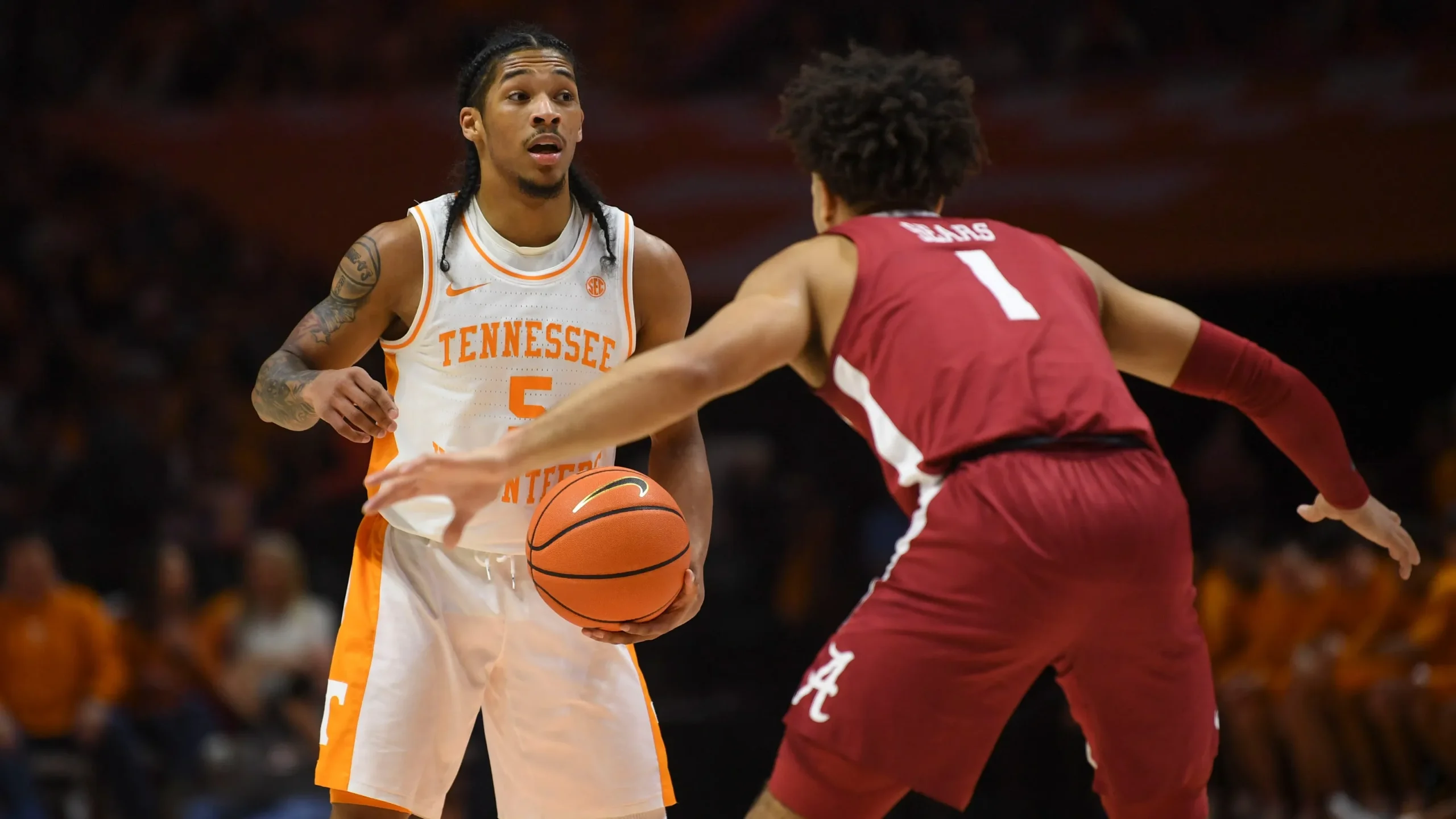 Heart-Stopping Finish: Tennessee Stuns Alabama with Buzzer Beater!