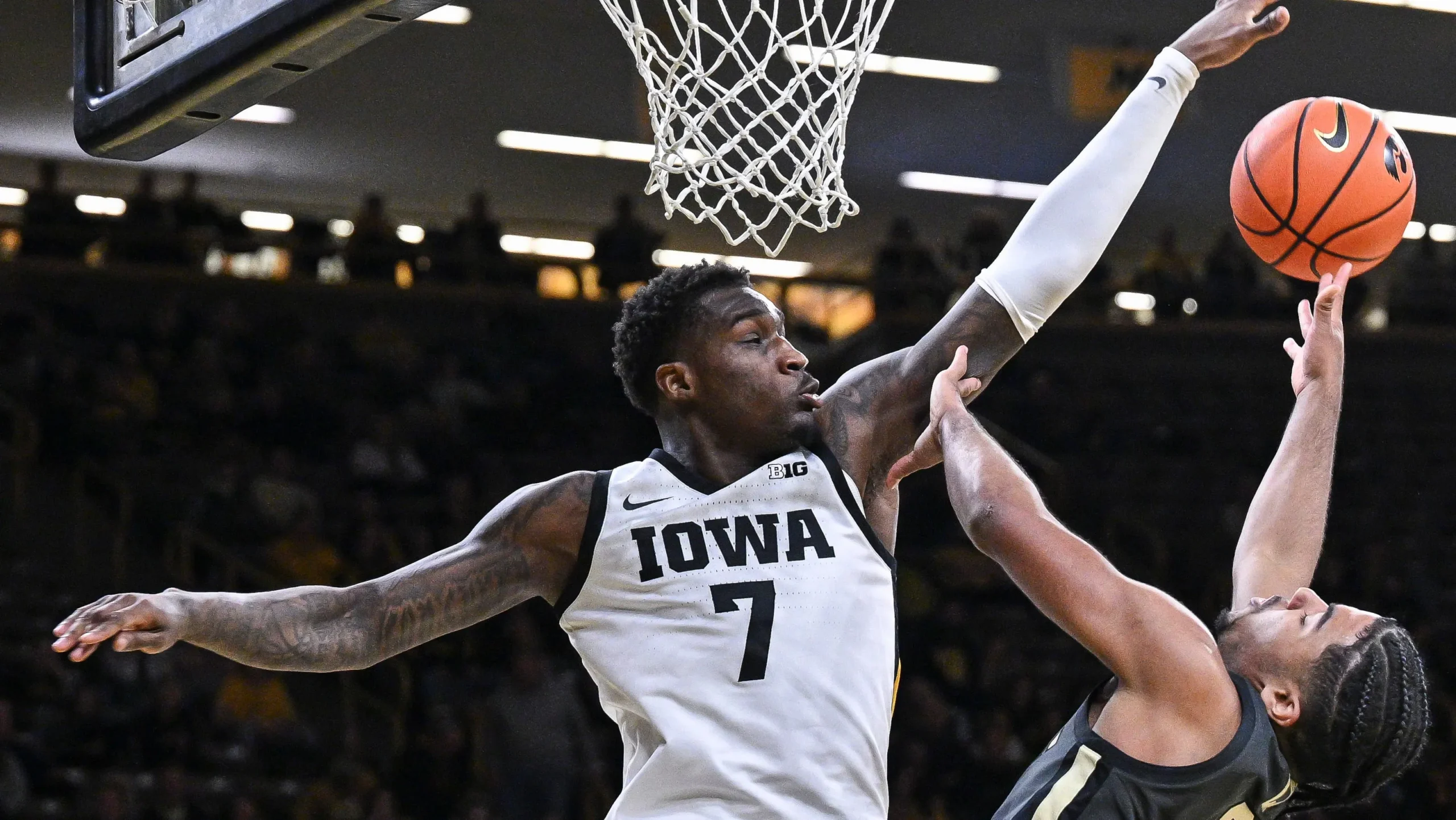 Thrilling Showdown: Iowa's Last-Minute Victory Over Northwestern Shakes Up Big Ten Tournament!