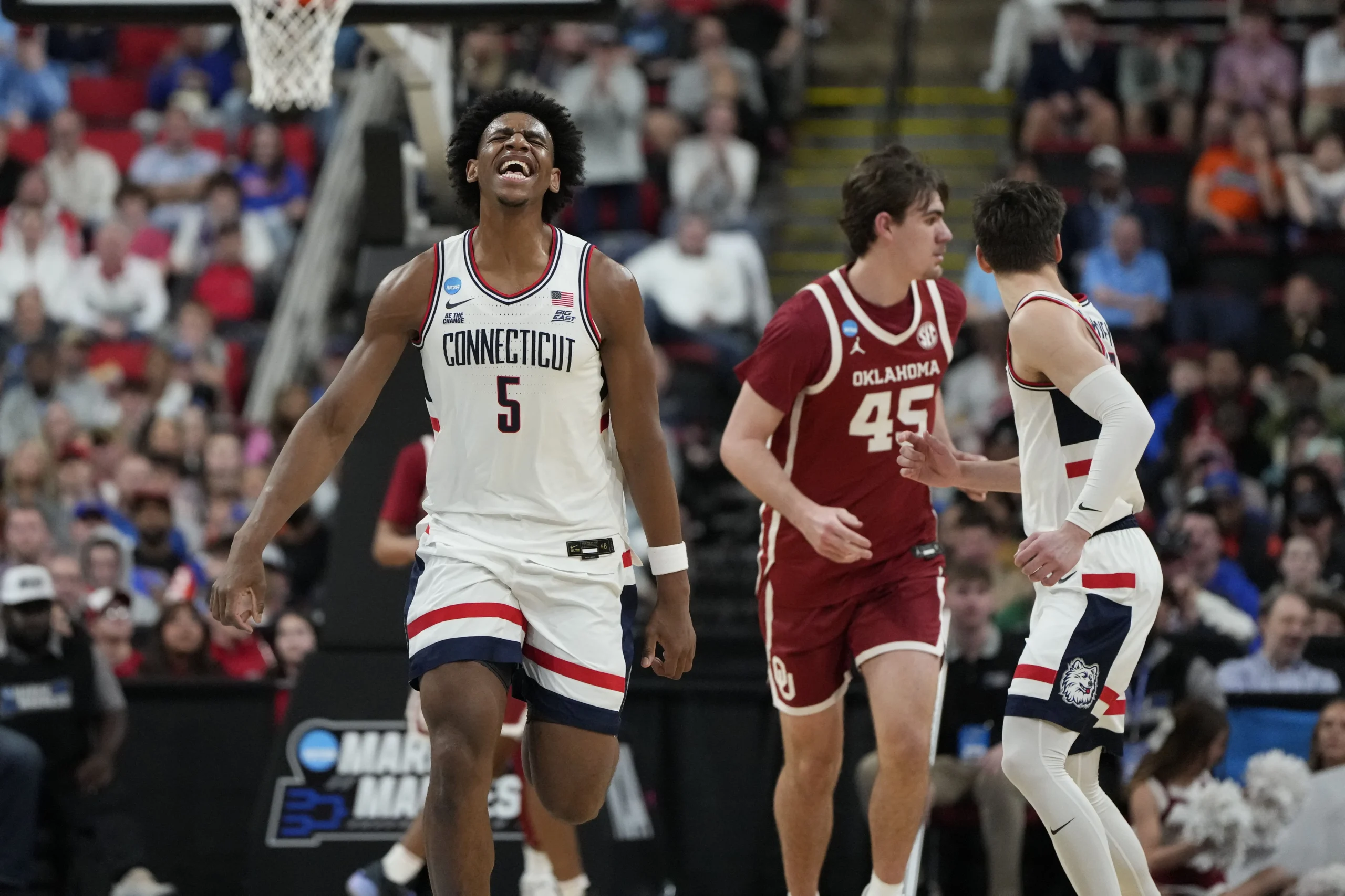 UConn Edges Oklahoma in Thrilling March Madness Showdown!