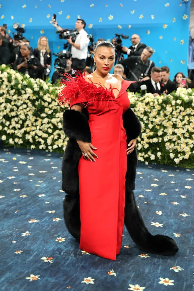 Amelia Gray Hamlin Stuns in Bold Valentino Look at Met Gala 2025!