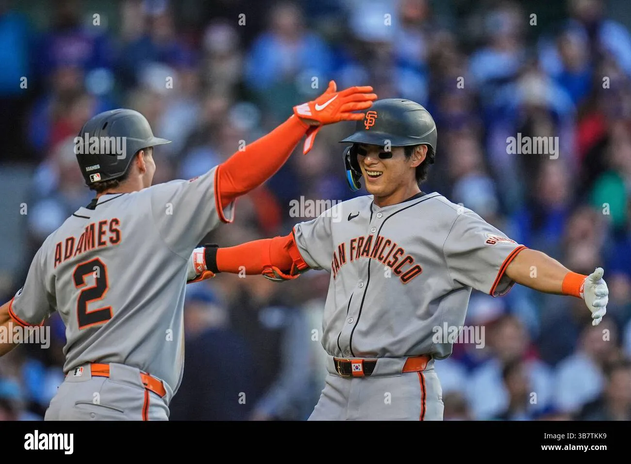 Jung Hoo Lee: The Rising Star Taking the Giants by Storm in 2025!