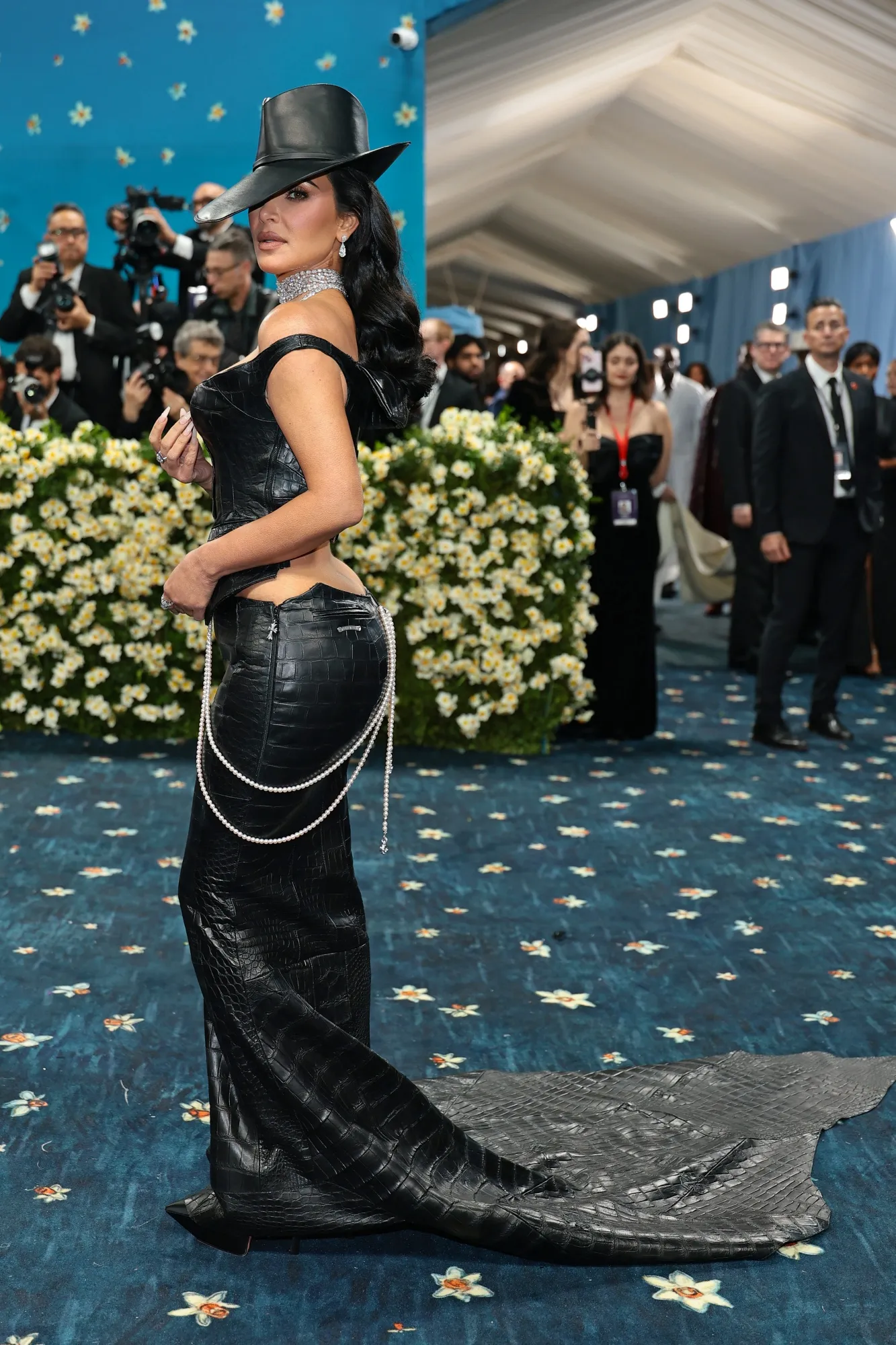Kim Kardashian Stuns in Daring Leather Look at the 2025 Met Gala!