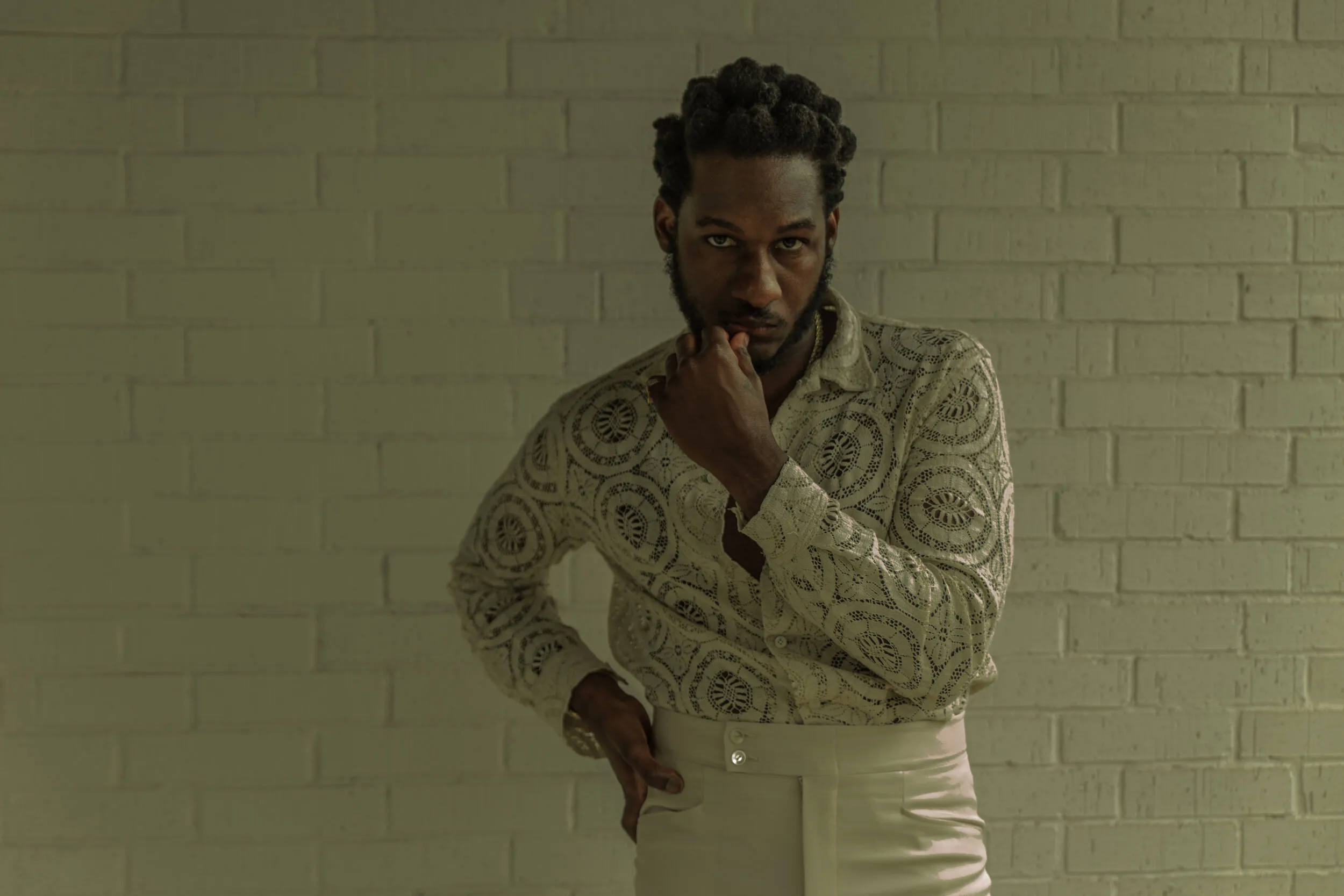 Leon Bridges: The Soulful Sensation Taking America by Storm!